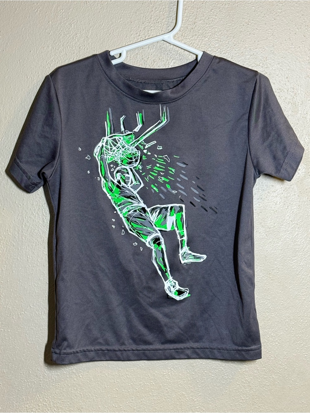 Youth Under Armour Heatgear Gray Basketball Tee with Neon Green Accent Sz 4
